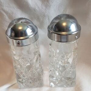 Anchor Hocking Vtg Clear Glass Salt and Pepper Shakers Chrome Lids Starburst